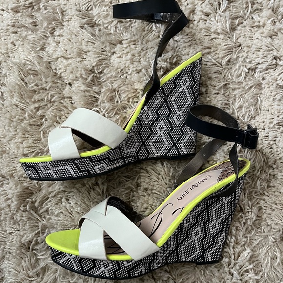 Size 11, wedge sandals with ankle strap, lime green/cream/black - Picture 1 of 7
